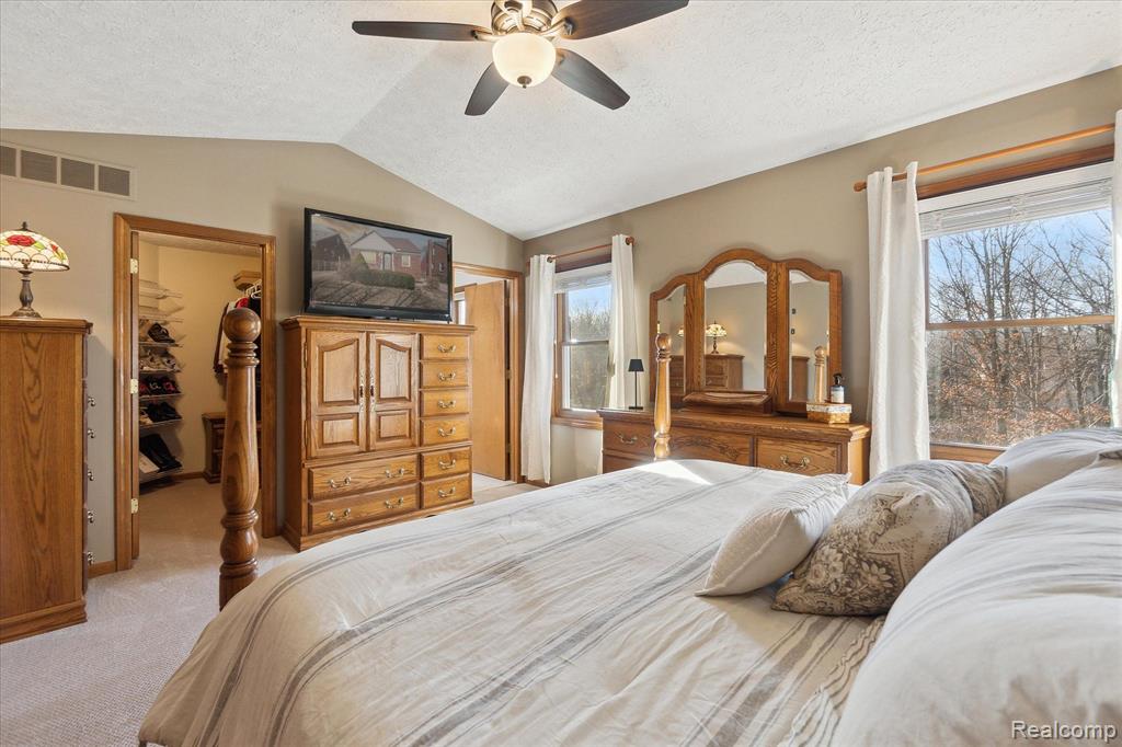 7694 THUNDER BAY Drive, Pinckney, MI 48169 — Photo 25