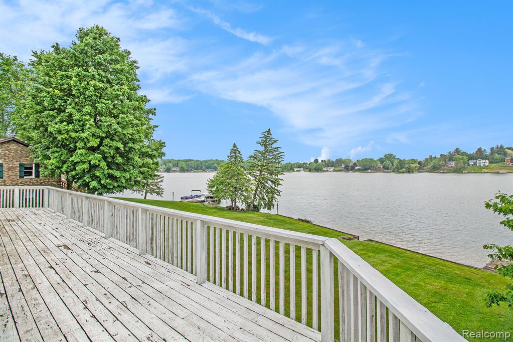 7038 Driftwood Drive, Fenton, MI 48430 — Photo 21