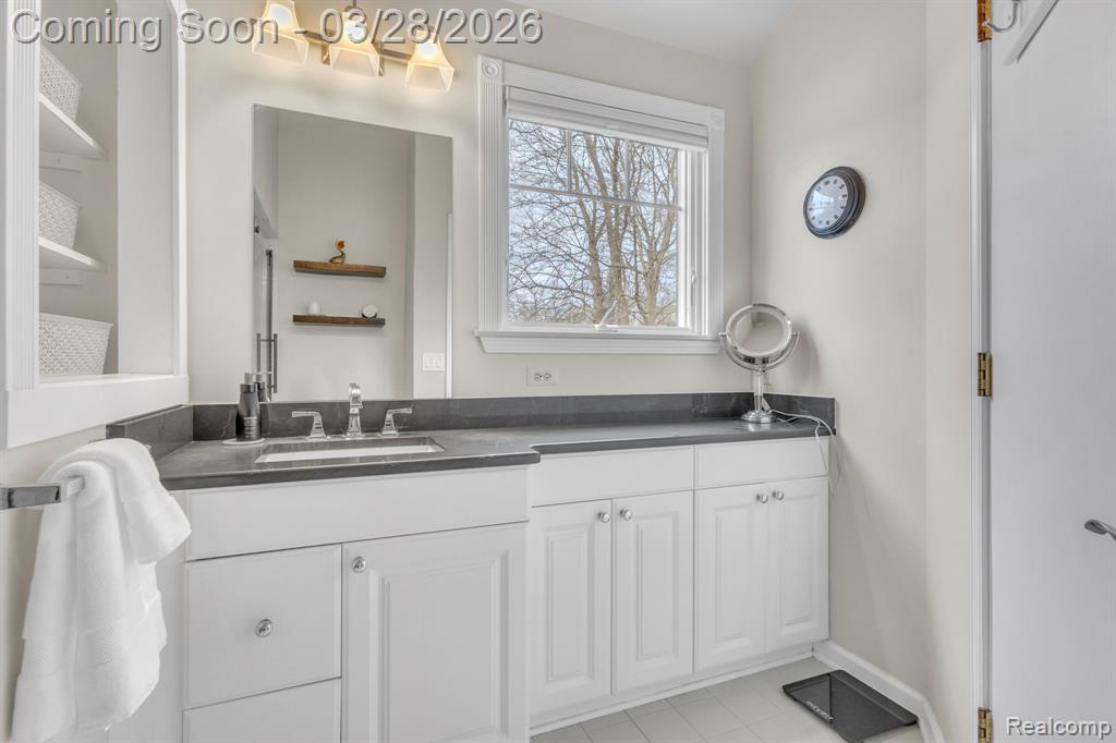 664 King Circle, Lake Orion, MI 48362 — Photo 43