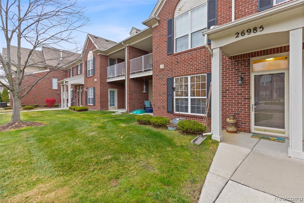 26985 Carrington Place, Harrison Township, MI — Photo 3