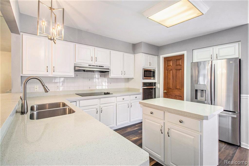 4592 GLEN EAGLES Drive, Brighton, MI 48116 — Photo 7
