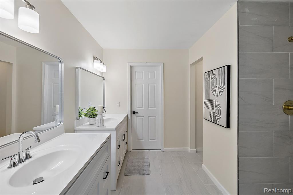 708 Oak View Ln, Milford, MI 48381 — Photo 45