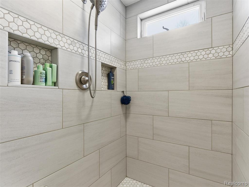 3973 Silver Valley Drive, Lake Orion, MI — Photo 17