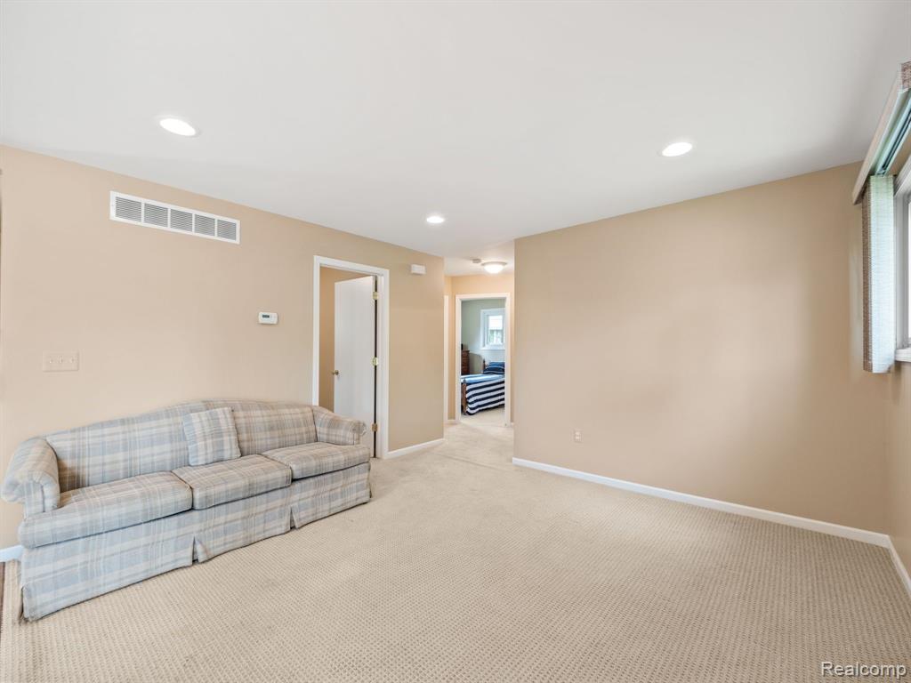 9303 BEECHCREST Street, White Lake, MI — Photo 10