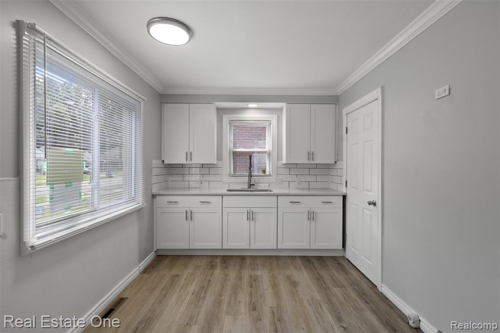 12725 RIVERVIEW, Detroit, MI 48223 — Photo 6