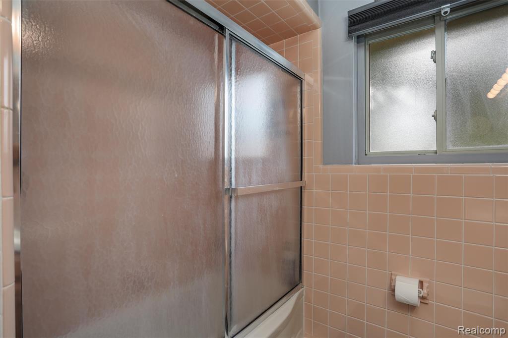 9912 Deering Street, Livonia, MI 48150 — Photo 19
