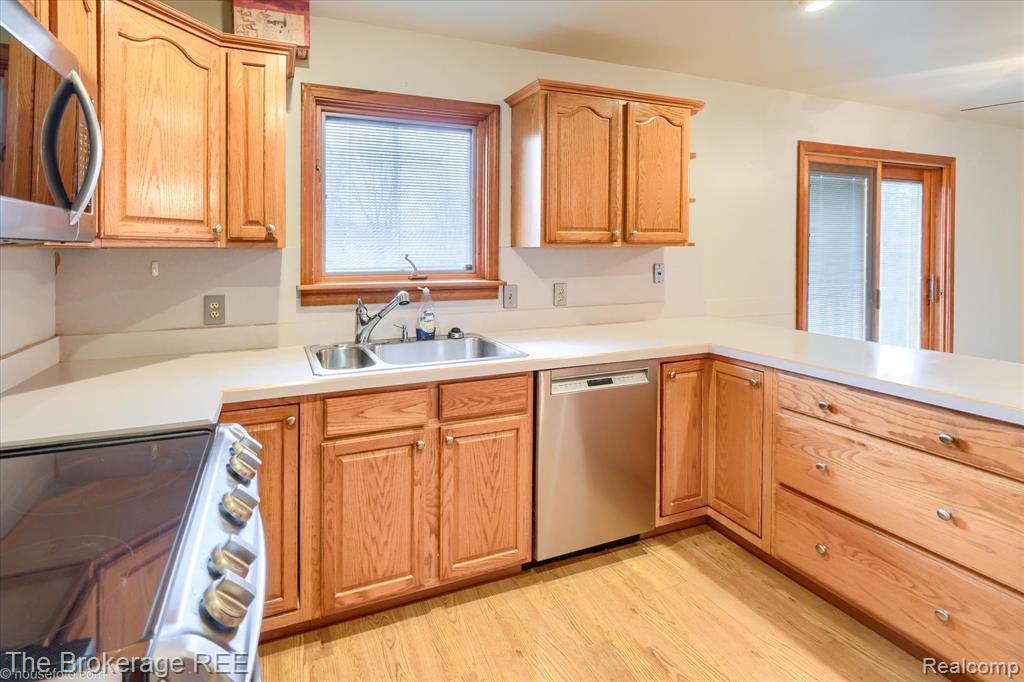 418 Windmill Point Drive, Flushing, MI 48433 — Photo 10