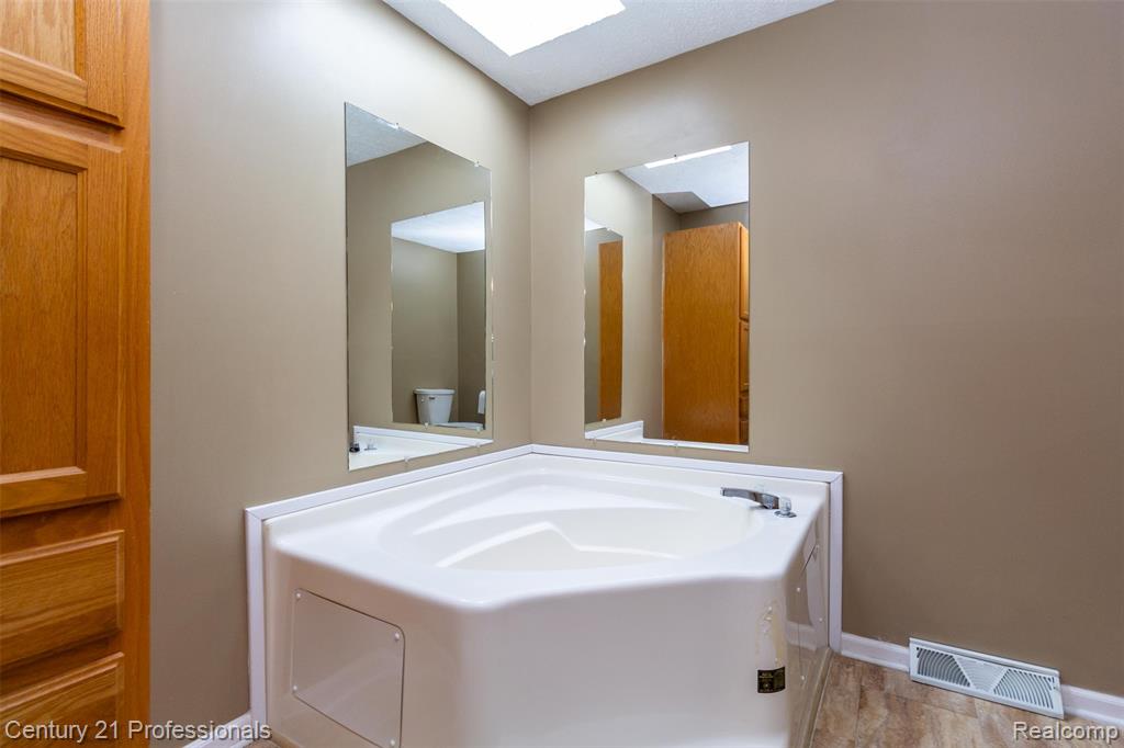 4080 Cass Elizabeth Road, Waterford, MI 48328 — Photo 17