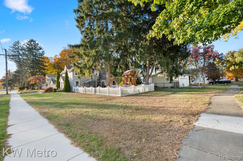 735 E HURON Street, Milford, MI 48381 — Photo 51