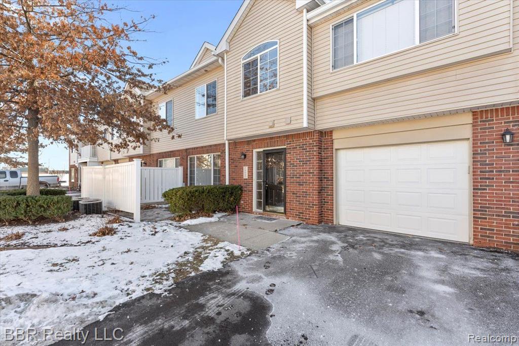24007 FAIRLANE Boulevard, Woodhaven, MI 48183 — Photo 2