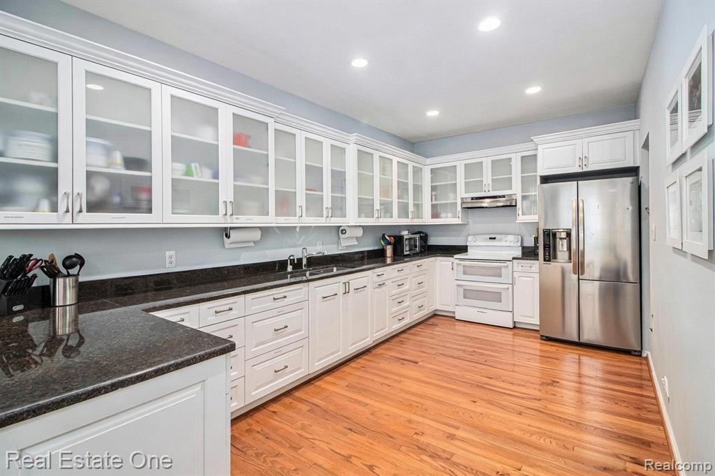 6121 Westbrooke Drive, 7, West Bloomfield, MI — Photo 9