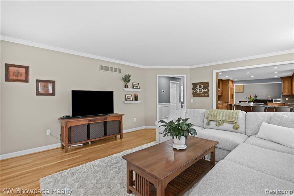 45776 Bristol Circle, Novi, MI 48377 — Photo 16