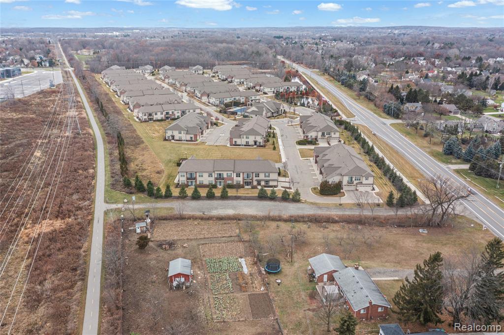 2041 W Maple Road, Commerce Twp, MI 48390 — Photo 5