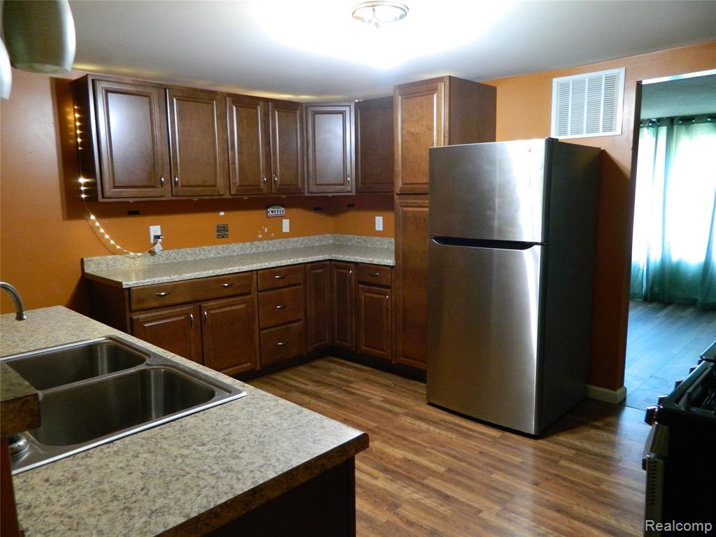 5120 Esta Drive, Flint, MI 48506 — Photo 5
