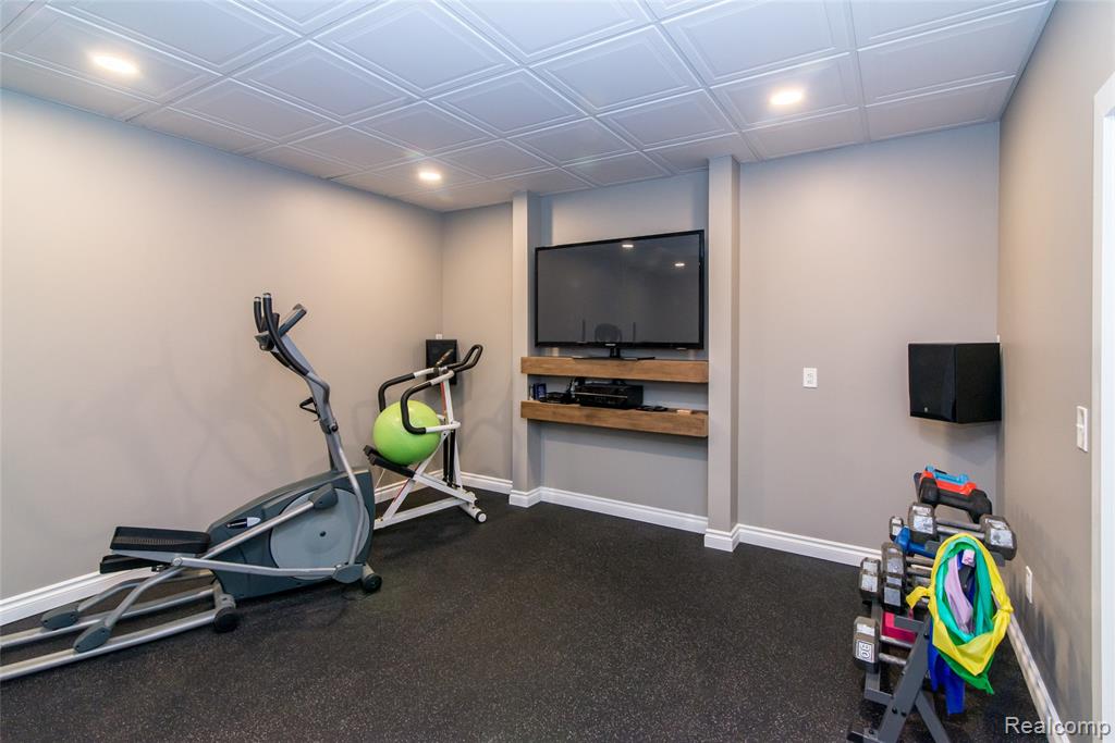 3166 W Beach Lake Drive, Milford, MI, 48380