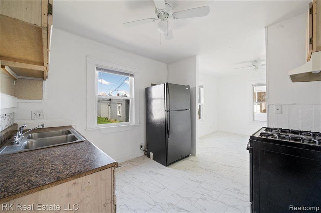 8630 HUPP Avenue, Warren, MI 48089 — Photo 13