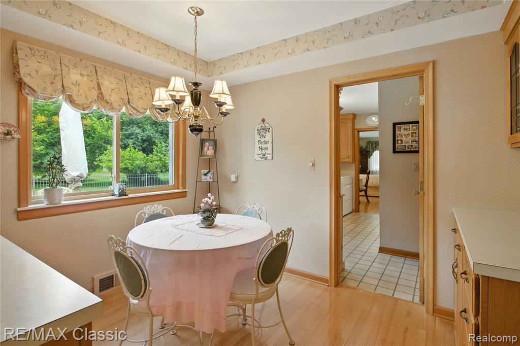 415 Booth Road, Troy, MI 48085 — Photo 16