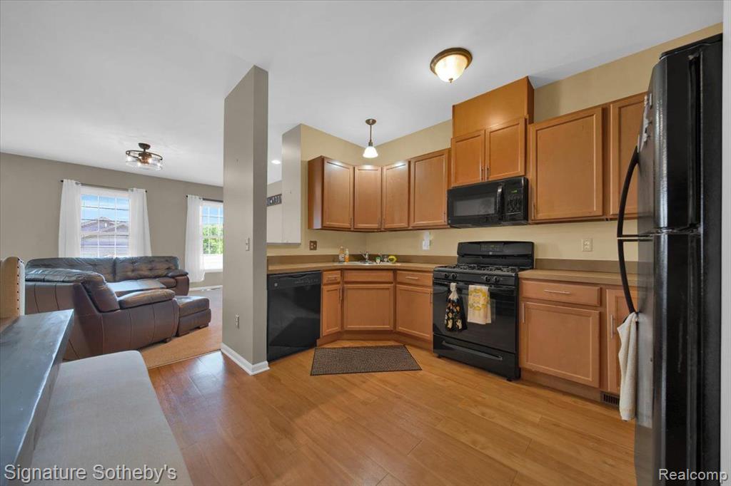 649 VINEWOOD Street, Wyandotte, MI 48192 — Photo 9