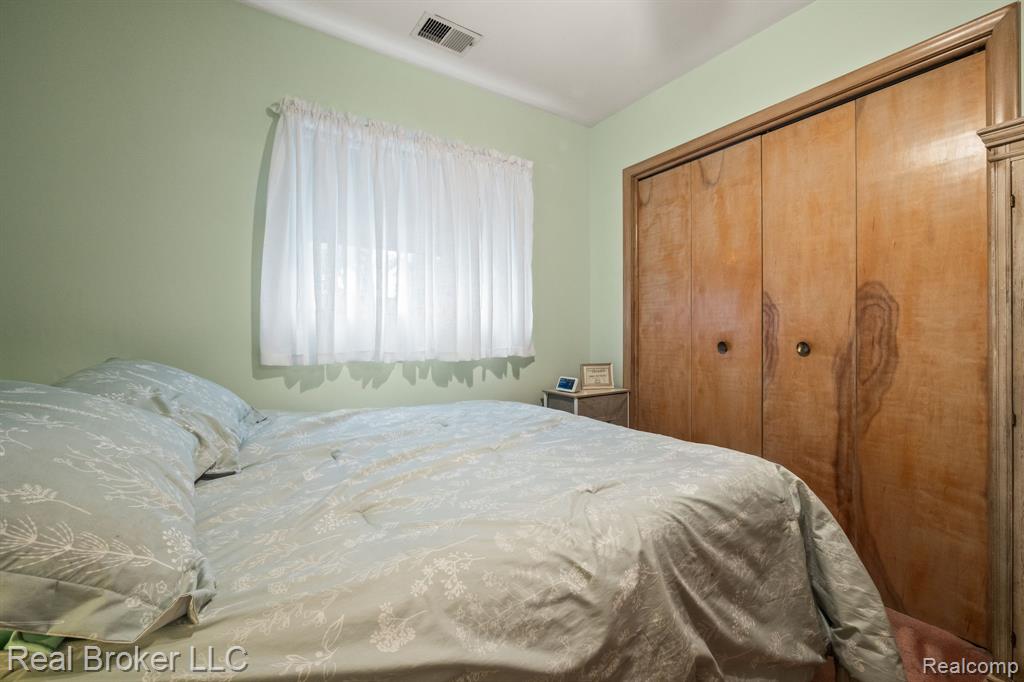 6110 WHITEFIELD Street, Dearborn Heights, MI 48127 — Photo 15