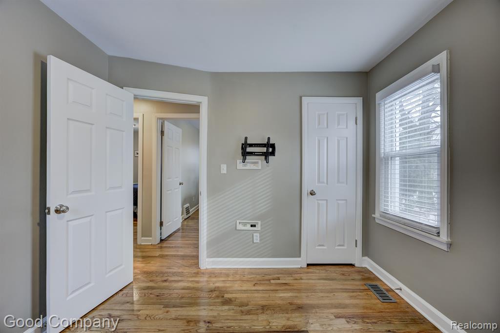 903 ROYAL Avenue, Royal Oak, MI 48073 — Photo 19