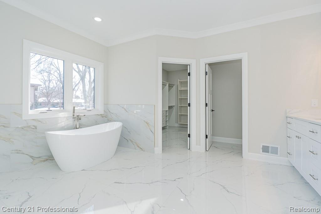 53242 Eastbourne Drive, Shelby Twp, MI 48316 — Photo 34
