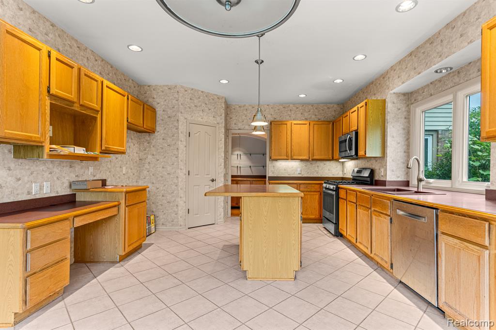 47553 TEN POINT Drive, Canton, MI 48187 — Photo 13