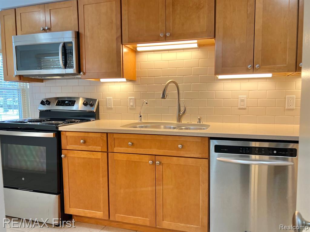 4516 Robinwood Avenue, Royal Oak, MI 48073 — Photo 8