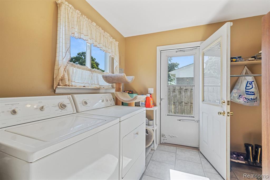 42204 MCBRIDE Avenue, Van Buren, MI 48111 — Photo 17