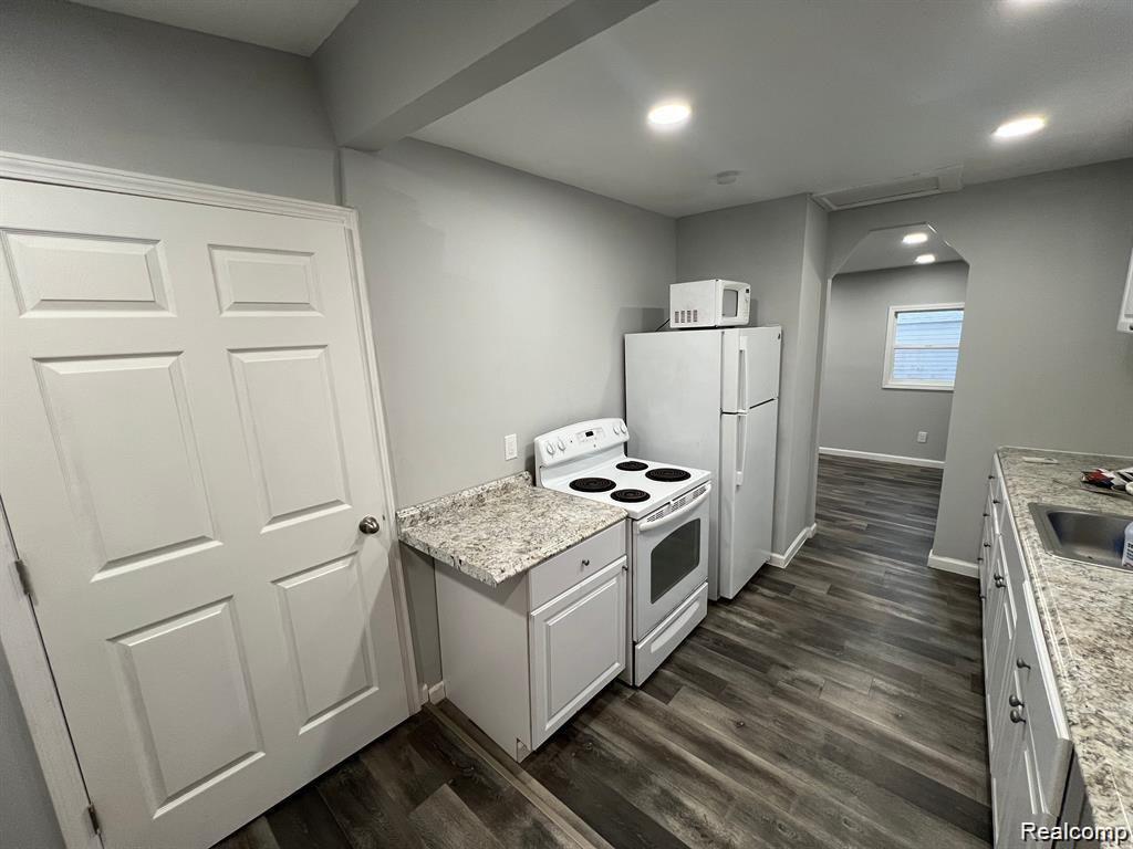 5003 ASHLEY Street, Grosse Pointe, MI 48236 — Photo 10