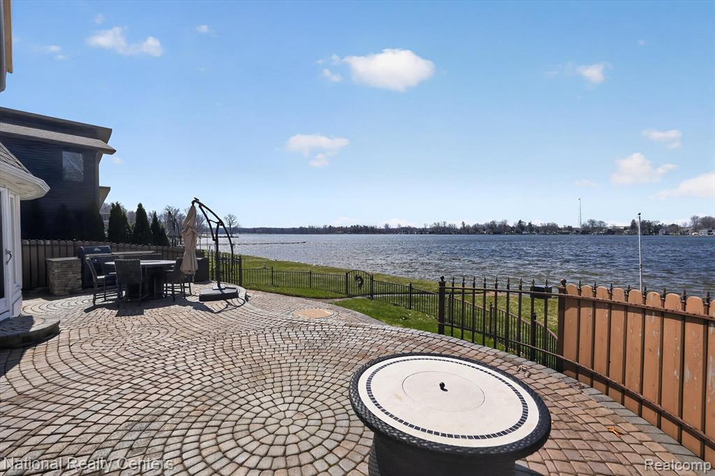560 Black Oaks Trail, Howell, MI 48843 — Photo 35