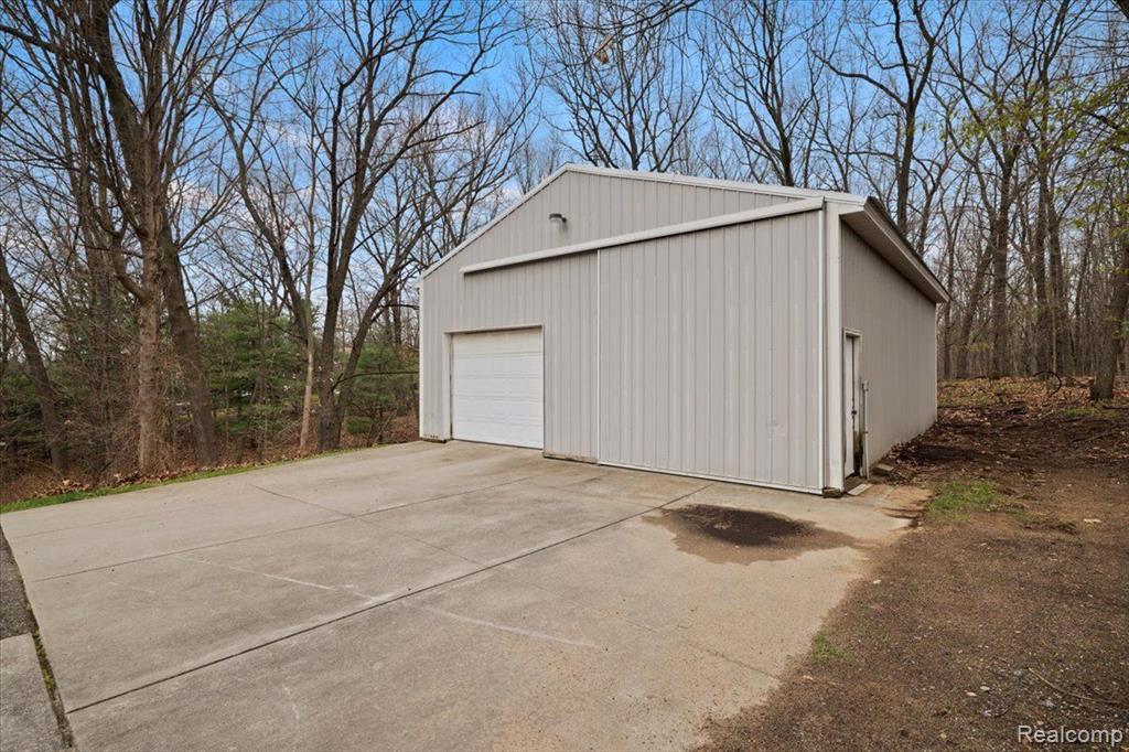 845 Rowlinson Lane, Ortonville, MI 48462 — Photo 44