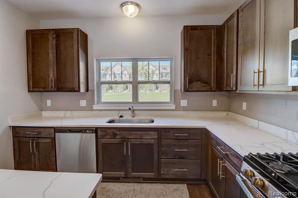 25503 GRANDVIEW Lane, 26, Novi, MI — Photo 24