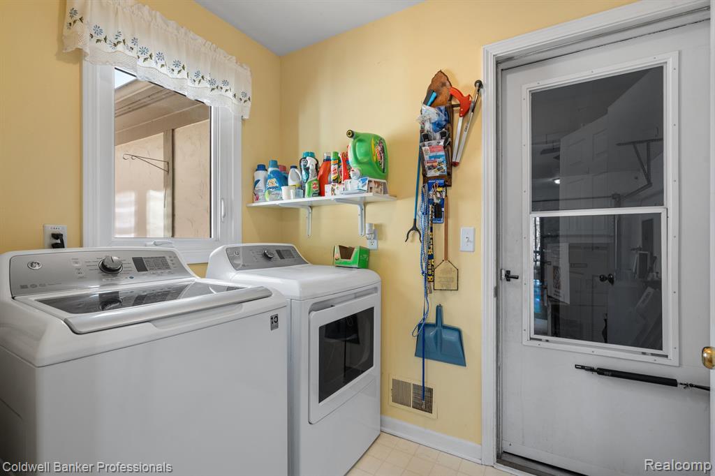 42046 SARATOGA Circle, Canton, MI 48187 — Photo 19