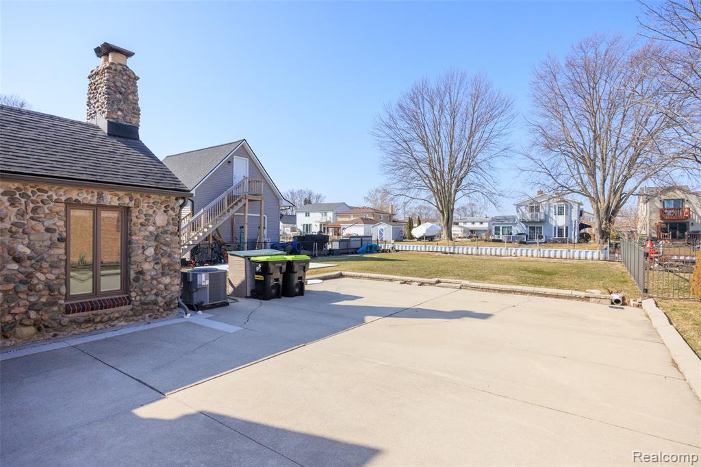 39401 Lakeshore Drive, Harrison Township, MI — Photo 9