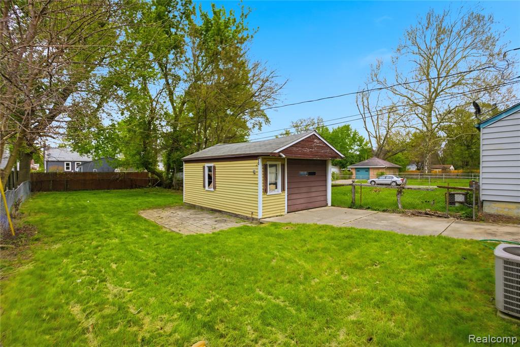 26316 Powers Avenue, Dearborn Heights, MI 48125 — Photo 27