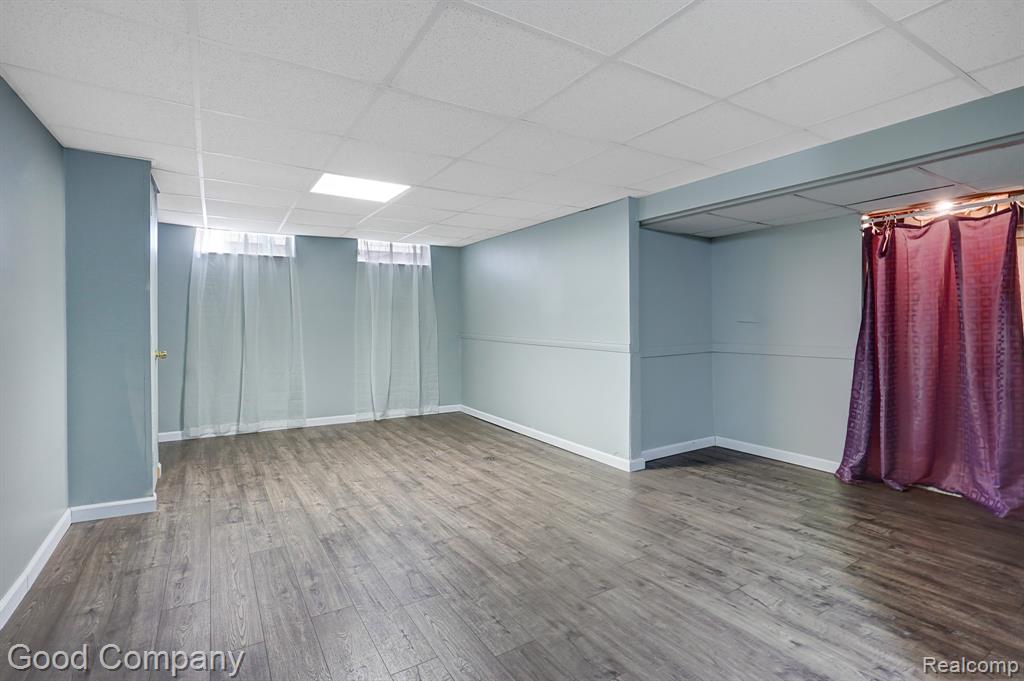 935 N MAPLE Avenue, Royal Oak, MI 48067 — Photo 15