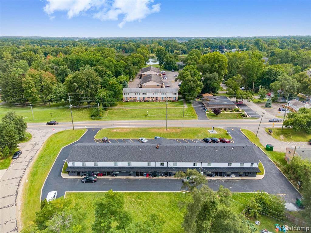 2475 S COMMERCE Road, Wolverine Lake, MI 48390 — Photo 11