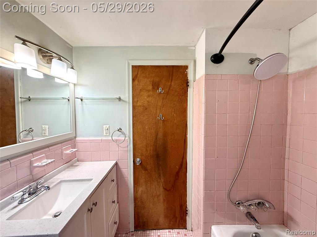 23400 Seneca Street, Oak Park, MI 48237 — Photo 46