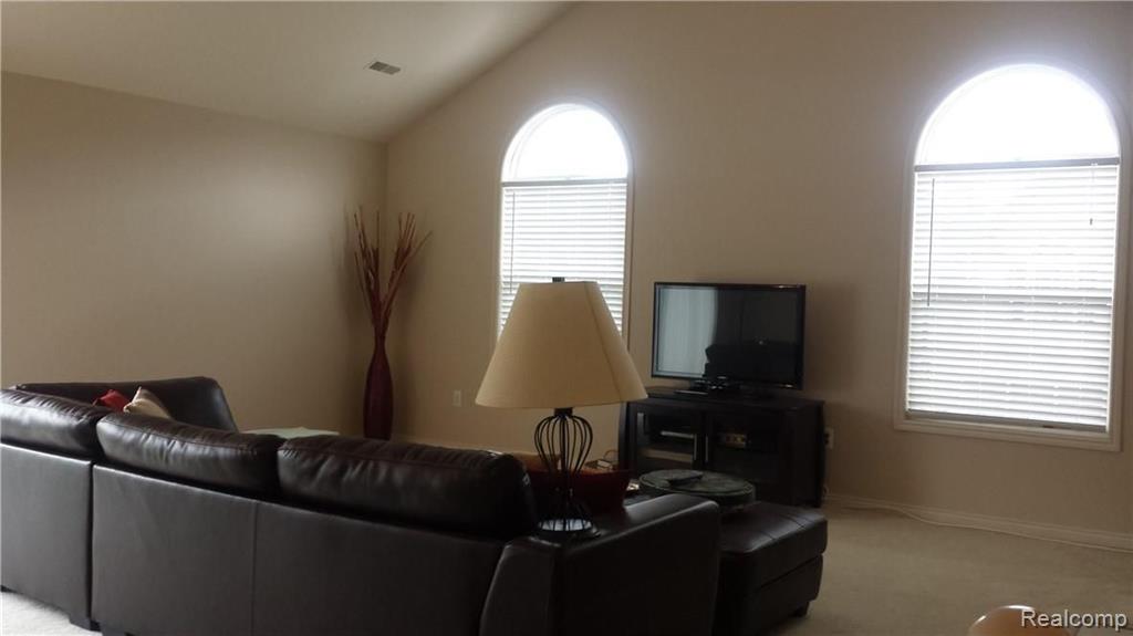 28339 Carlton Way Drive, 33, Novi, MI 48377 — Photo 4