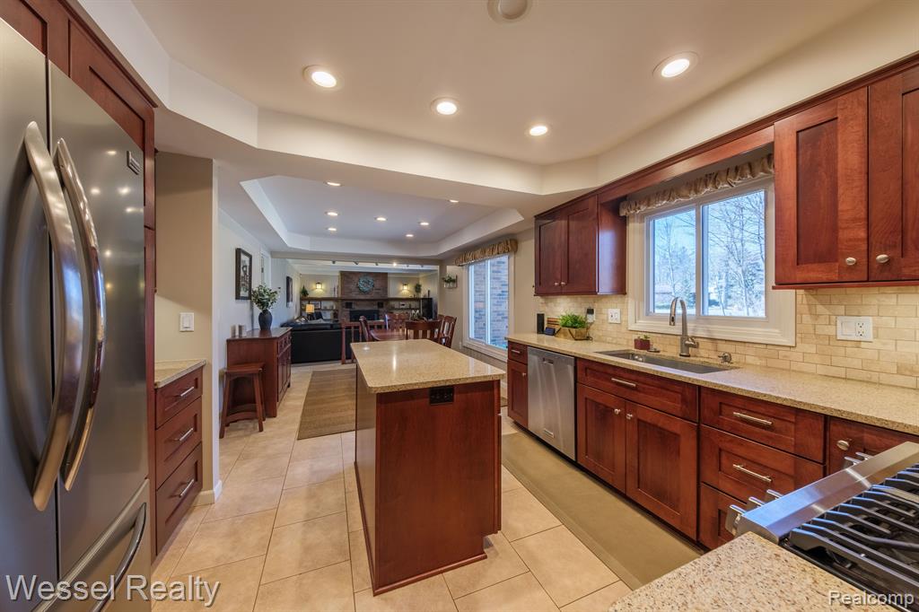47829 BEN FRANKLIN Drive, Shelby Twp, MI 48315 — Photo 5
