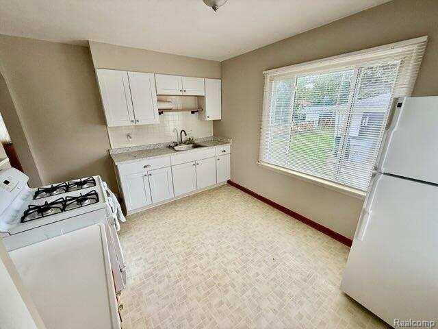 560 E ANNABELLE Avenue, Hazel Park, MI 48030 — Photo 5