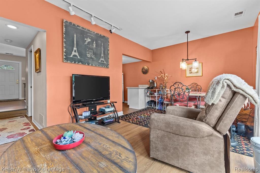 42930 Richards Court, Northville, MI 48167 — Photo 9