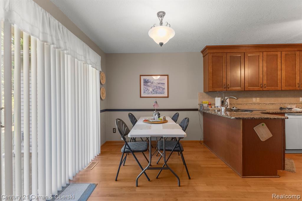 6541 DEERHURST Drive, Westland, MI — Photo 9