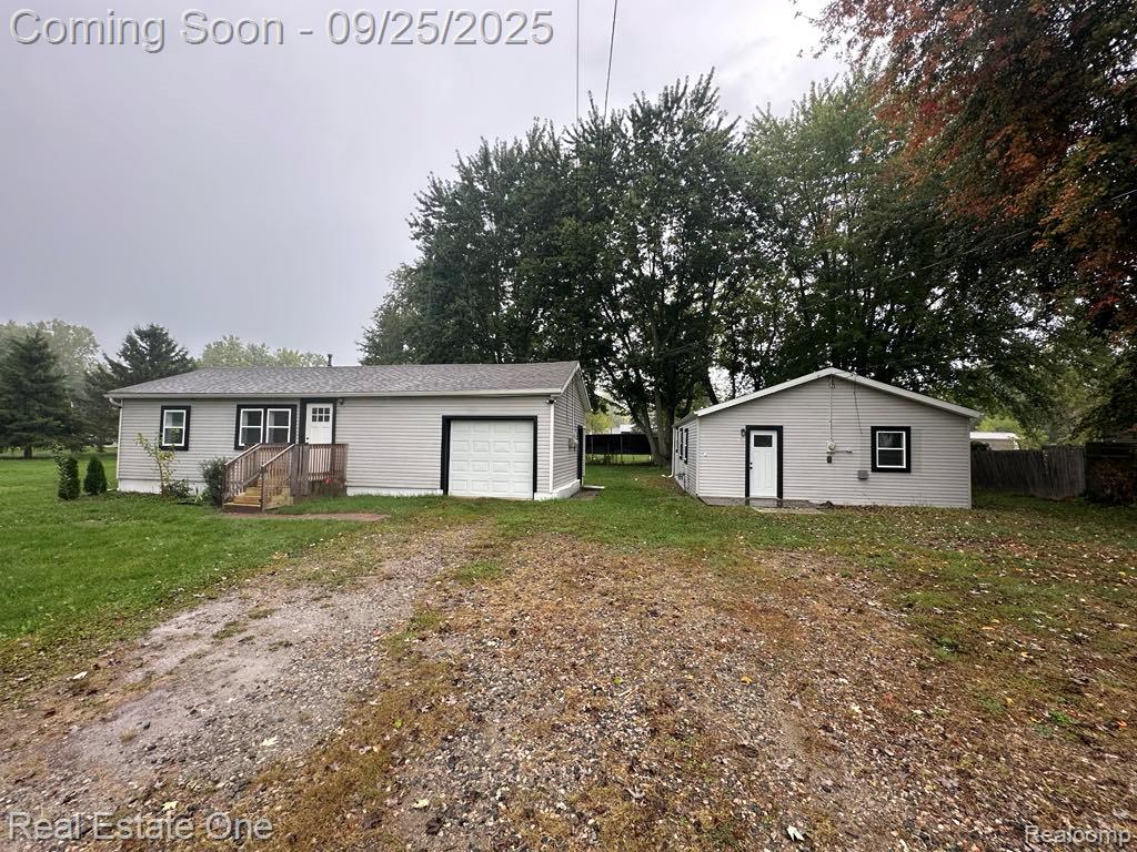 982 S Chestnut Street, Owosso, MI 48867 — front exterior