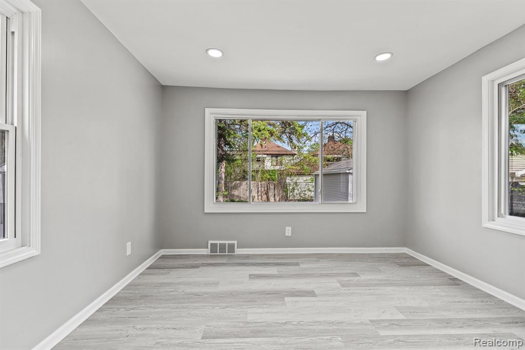 8044 E MORROW Circle, Detroit, MI 48204 — Photo 17