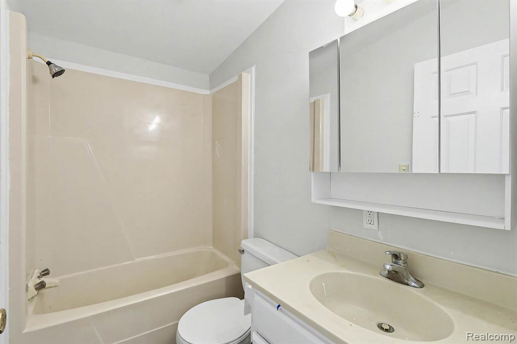 1295 W Cook Road, Grand Blanc, MI, 48439