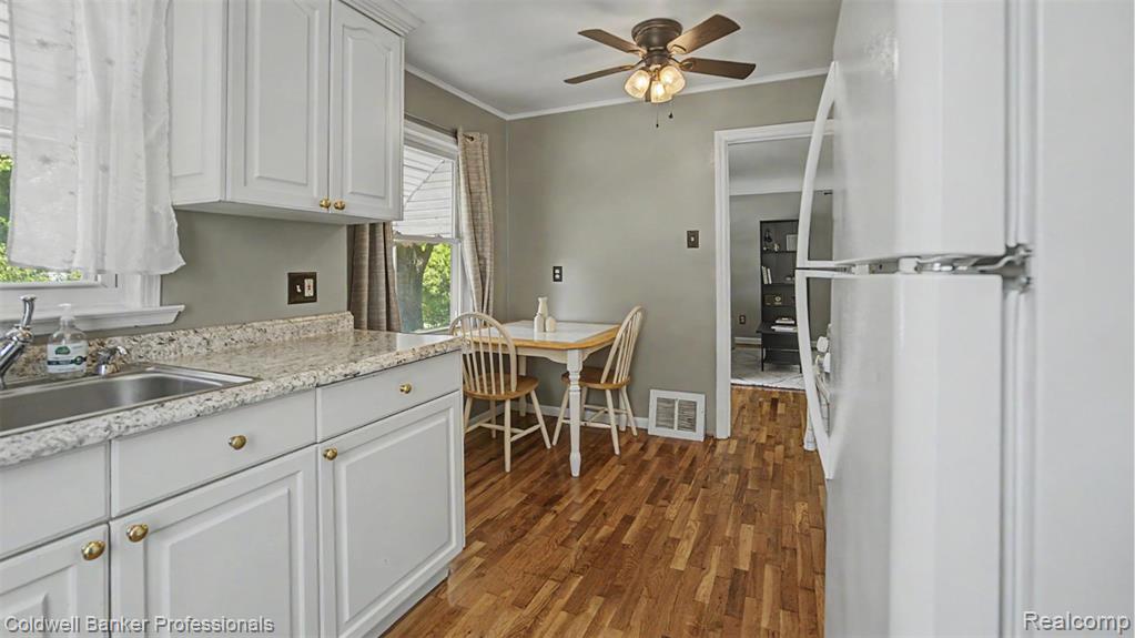 23836 Rosalind Avenue, Eastpointe, MI 48021 — Photo 18