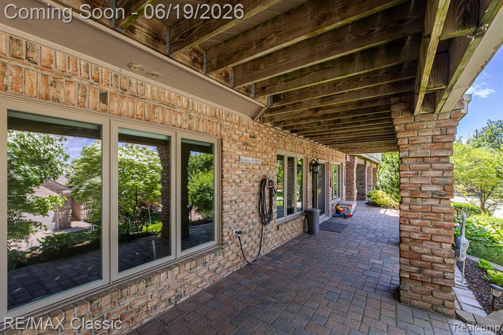 980 Sunset Drive, Waterford, MI 48328 — Photo 8