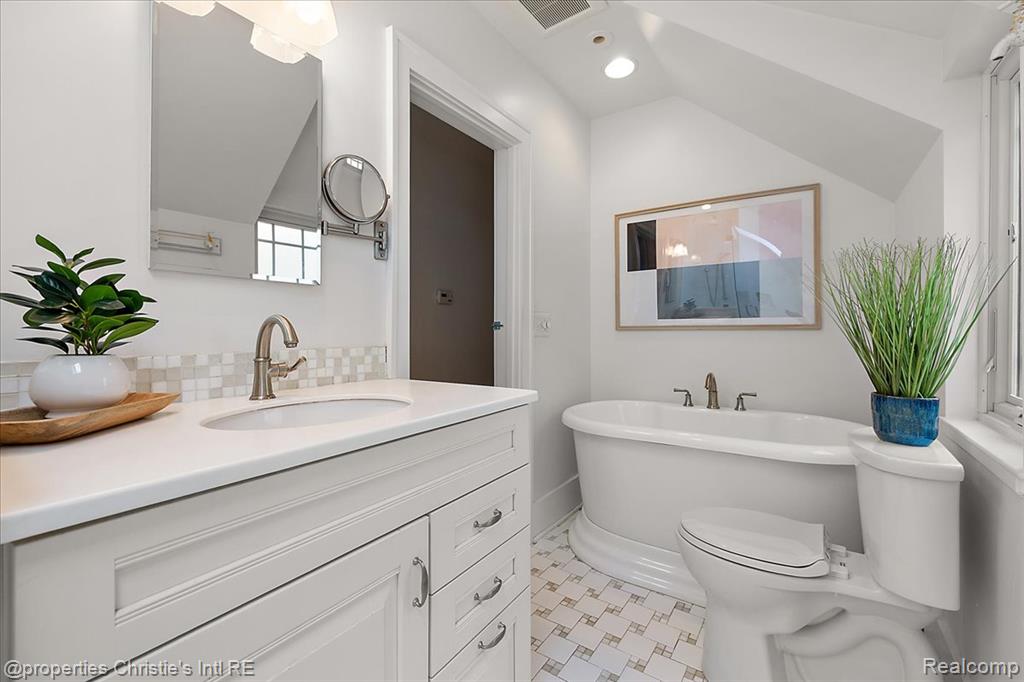 676 Washington Road, Grosse Pointe, MI 48230 — Photo 28