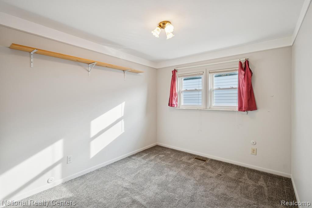5644 Croissant Street, Dearborn Heights, MI 48125 — Photo 24